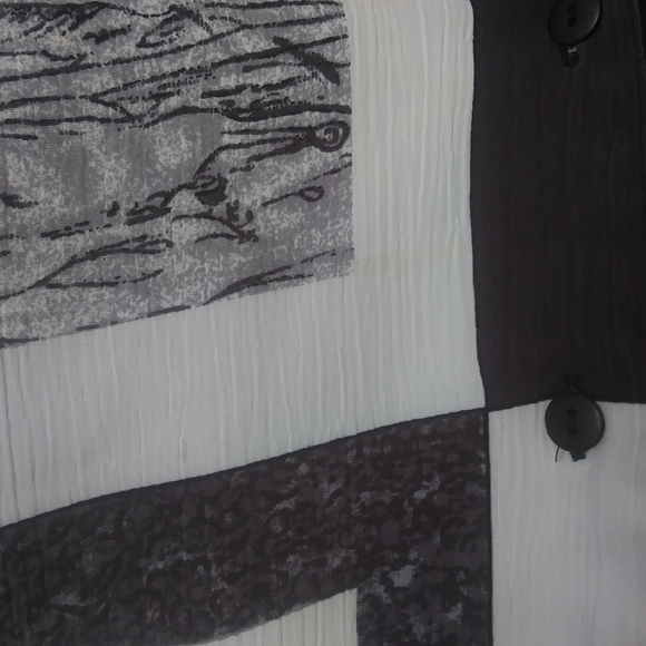 Vintage 80s Black & White Geometric Print Top - Picture 9 of 11